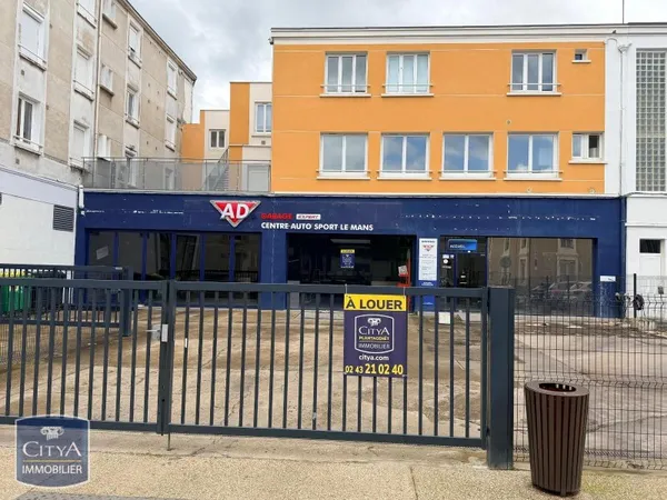 Local commercial 213 m²