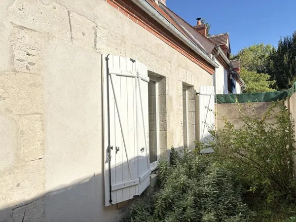 SAINT JEAN DE BRAYE, proche combleux, longère en pierre entièrement rénovée en 2017