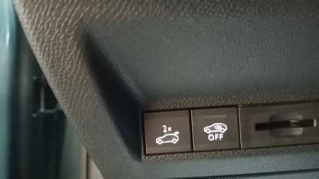 Peugeot 5008 hybrid 145 ch e-dcs6 — photo 38