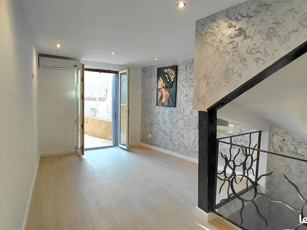 Maison de ville entierement renovee