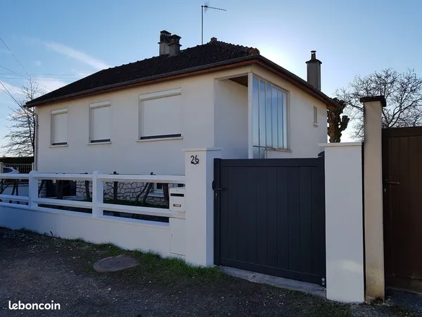 Maison individuelle sur terrain arboré