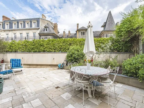 Appartement 6 pièces 230 m²