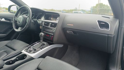 Audi A5 Coupe 3.2 FSI V6 265 Quattro Tiptronic 6 - Ambition Luxe – 2009 – 177699 km – Essence – Boîte Automatique — photo 33