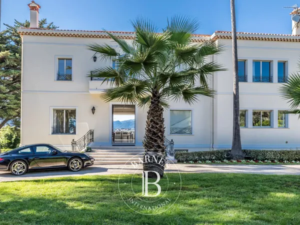 CAP D'ANTIBES - VILLA PIEDS DANS L'EAU - 10 CHAMBRES