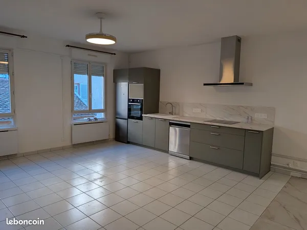 Appartement f3 plein centre Voiron sans gêne