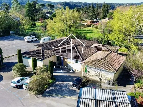 Bureau et espace de travail Vente Vallon-Pont-d'Arc  327m² 463000€