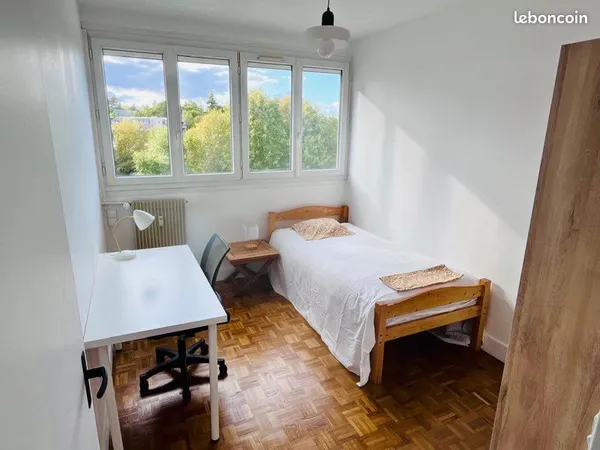 Chambre meublée 10 m² - Colocation neuve 3 pers. - Rennes Brequigny