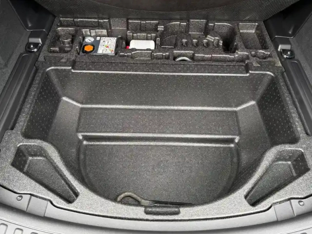 Land Rover Discovery Sport p300e phev awd bva — photo 28