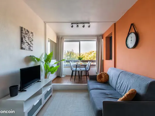 Appartement T2 meublé - Étudiant UNIQUEMENT (location de 9 mois : Septembre à Juin) / Disponible dès