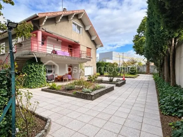 Maison 9 pièces 211 m²