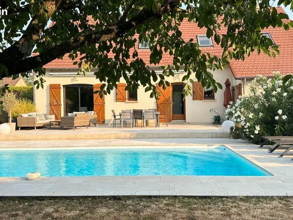Maison familiale entièrement rénovée-133m2-piscine et spa- Trouy Nord