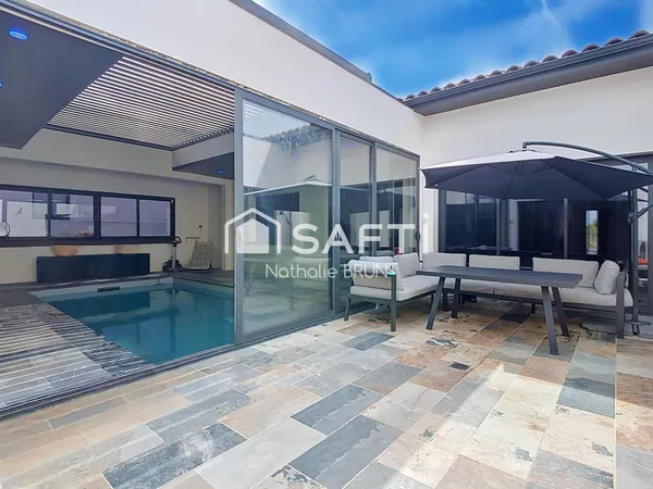 Villa contemporaine de plain pied de 240 m² sur 801 m² de terrain