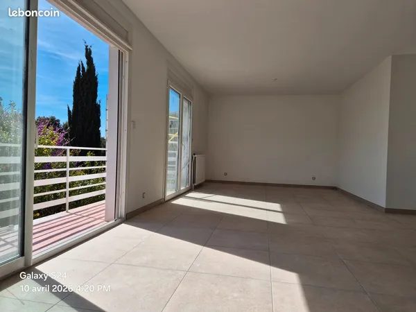 À LOUER 1 AN MAXIMUM - VILLA 145 m² AVEC JARDIN, GARAGE ET PARKING
