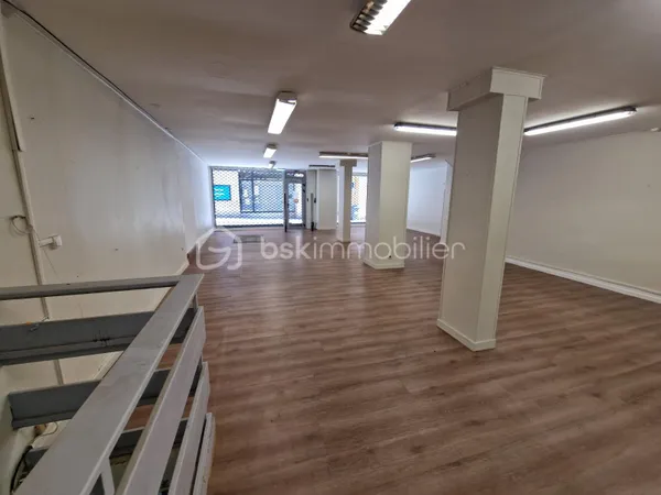 Boutique 4 pièces 217 m²