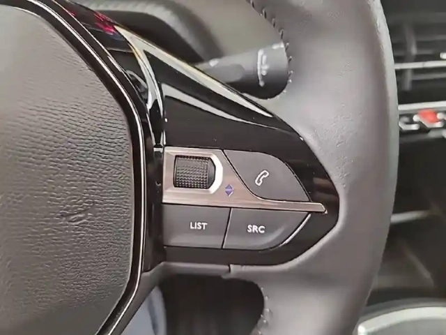 Peugeot 208 puretech 75 s&amp;s bvm5 — photo 23