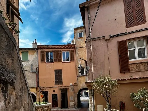 2/3 P plein centre, La Turbie