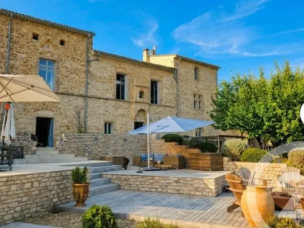 Vends propriété de caractère très calme