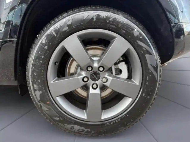 Land Rover Defender 110 2.0 p300e phev x-dynamic se — photo 10