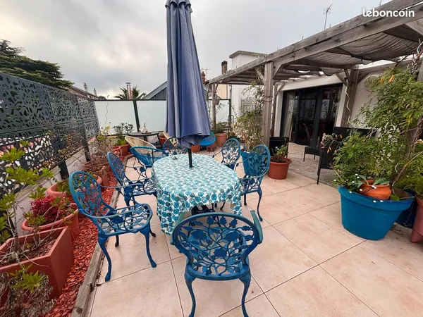 Rare à Bayonne Saint-Esprit : attique 163 m², ascenseur, palier privatif, terrasse 65 m². Hauteurs s