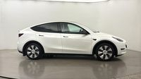 Tesla Model Y Standard RWD — photo 4