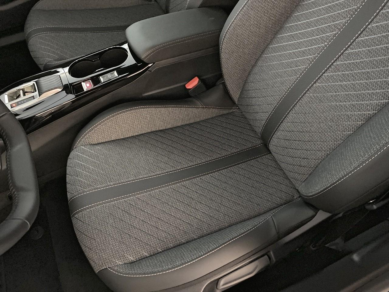 Peugeot 2008 hybrid 145 ch e-dcs6 allure — photo 9
