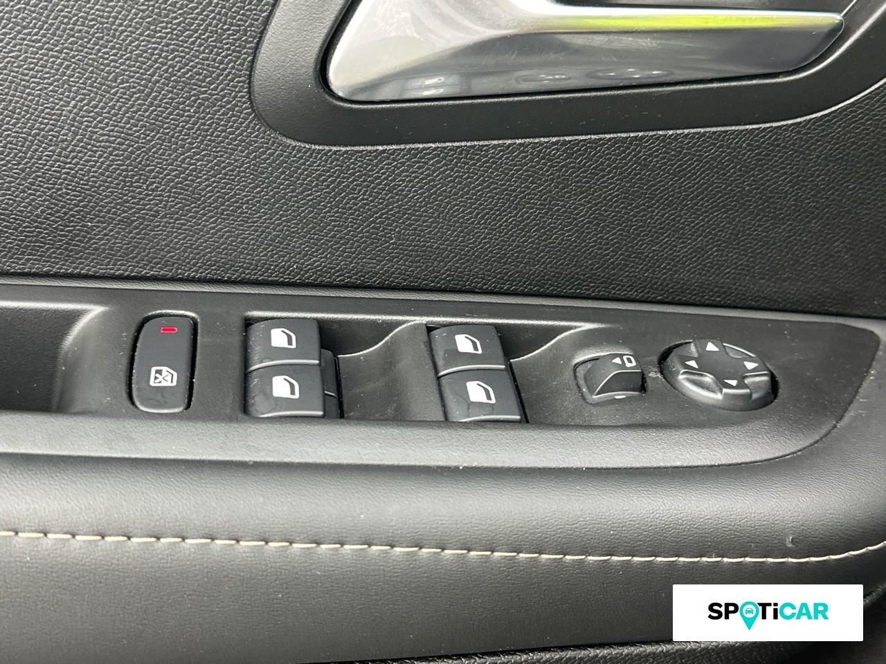 Peugeot 208 1.2 puretech 100ch s&s allure — photo 19
