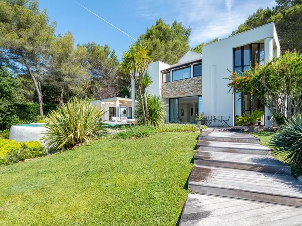 Villa 6 pièces 300 m²