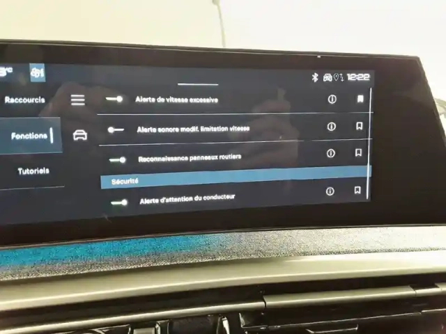 Peugeot 3008 hybrid 136 e-dcs6 — photo 50