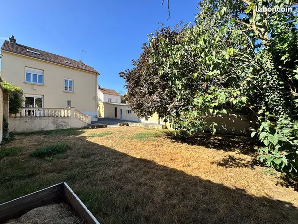Bureau 7 pièces 226 m²