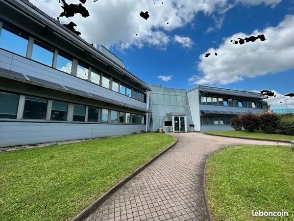 Bureaux 746 m²