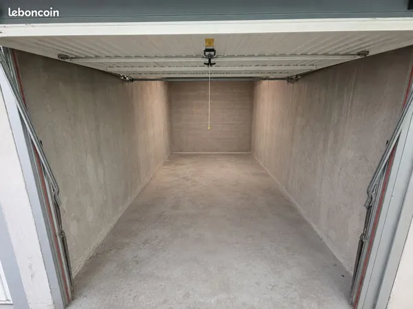 Garage/box sécurisé à vendre en sous sol - 15m² - Vénissieux Village