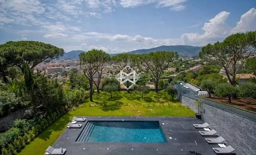 Maison 6 pièces 315 m²
