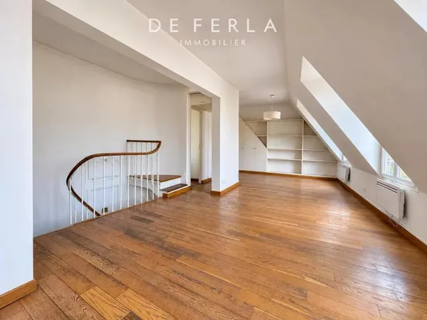 MONTPARNASSE : Duplex familial en dernier étage à rénover, Paris 14e