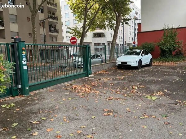 Place de parking sécurisée lyon 6