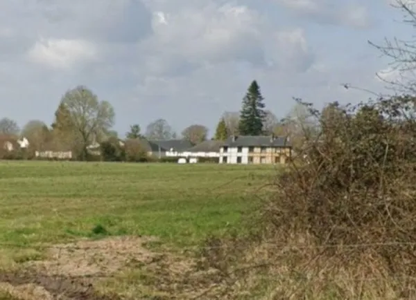 Terrain 602 m²