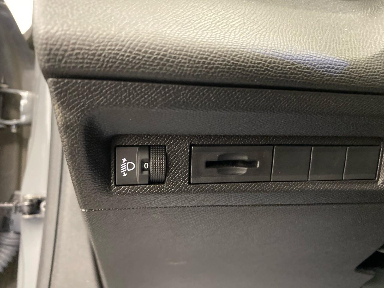 Peugeot 308 sw bluehdi 130ch s&s eat8 allure — photo 18