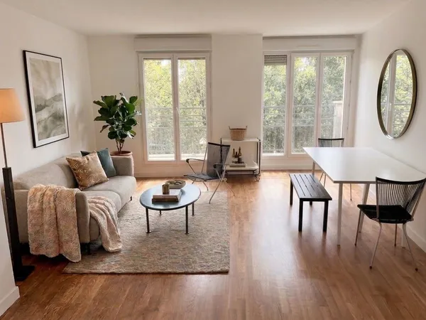 Location appartement meublé rénové 44 m2 balcon filant sans vis-à-vis Canal Paris 75010