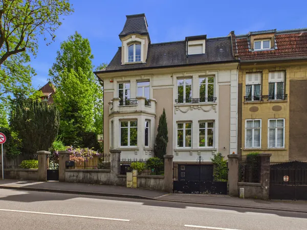 METZ VACQUINIERE MAISON DE MAÎTRE PRESTIGE AVEC VUE CANAL