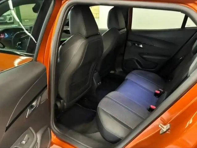 Peugeot 2008 e- 136ch gt — photo 8