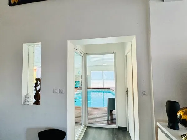 Villa d'architecte 180 m² avec piscine intérieure - Saint-Jean-de-Védas