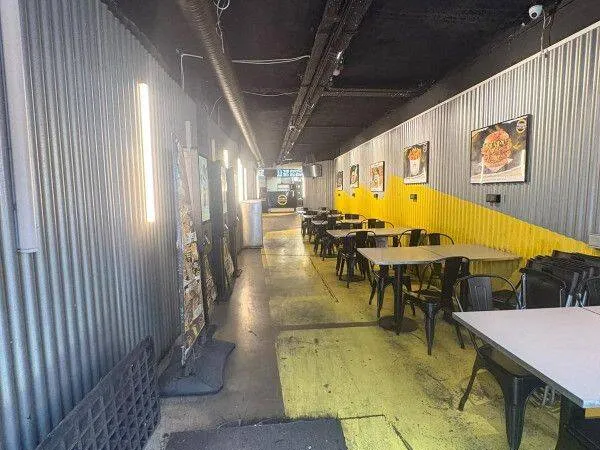 Local commercial 140 m²