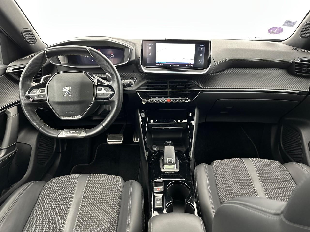 Peugeot 2008 puretech 130 s&s eat8 gt — photo 11