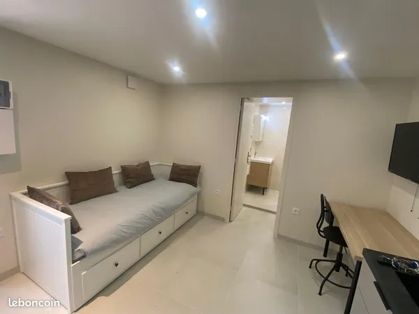 Studio meublé tout équipé à Créteil Échât à proximité de l'université UPEC et en face de la faculté 