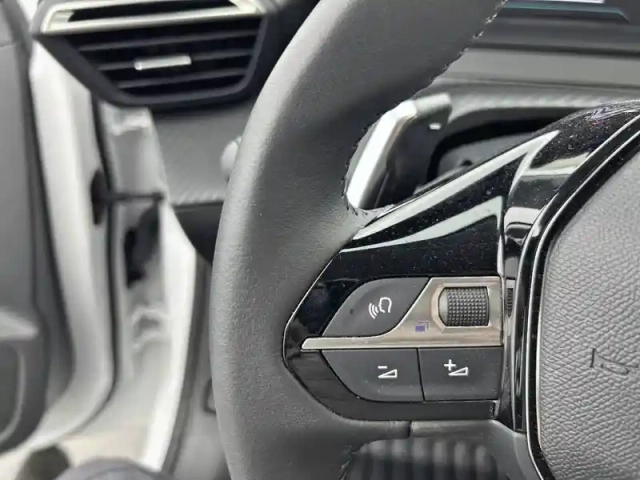 Peugeot 208 hybrid 100 e-dcs6 — photo 19