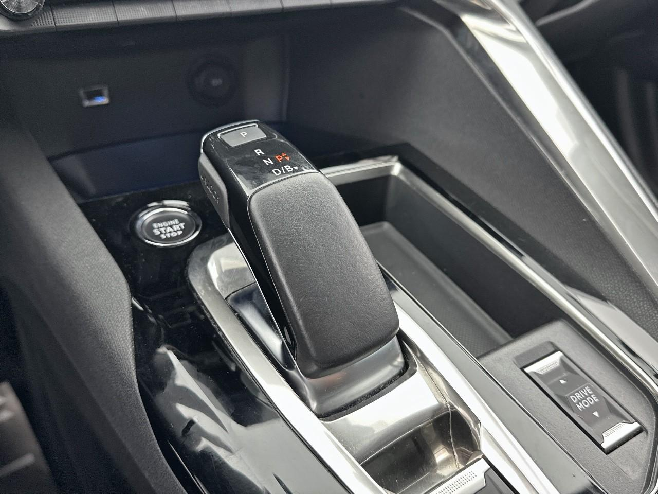 Peugeot 3008 hybrid 225 e-eat8 allure pack — photo 27