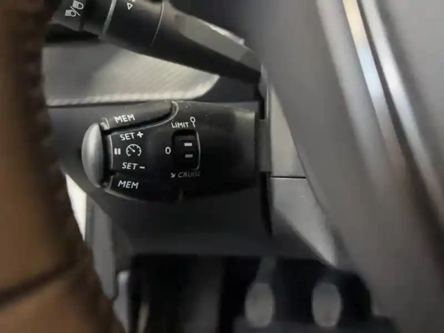 Peugeot 208 puretech 75 s&amp;s bvm5 — photo 17