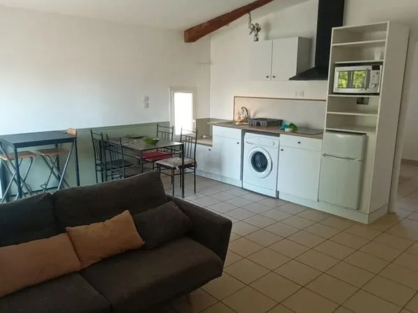 Maison meublée avec jardin et garage