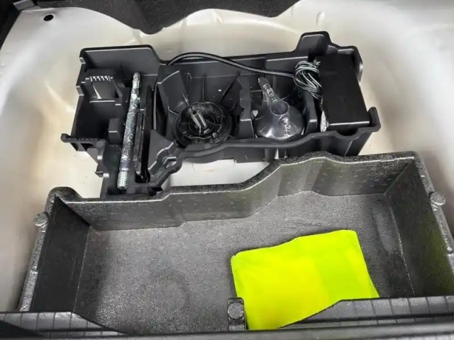 Peugeot 2008 puretech 130 s&amp;s eat8 allure — photo 27