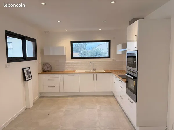 Vends Villa 110 m² - 3 chambres - Quartier calme - Terrain piscinable ba