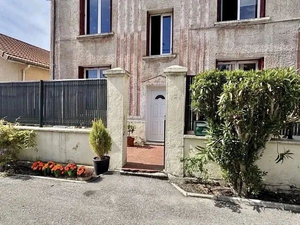 Rare à la vente Maison avec jardin dans quartier recherché